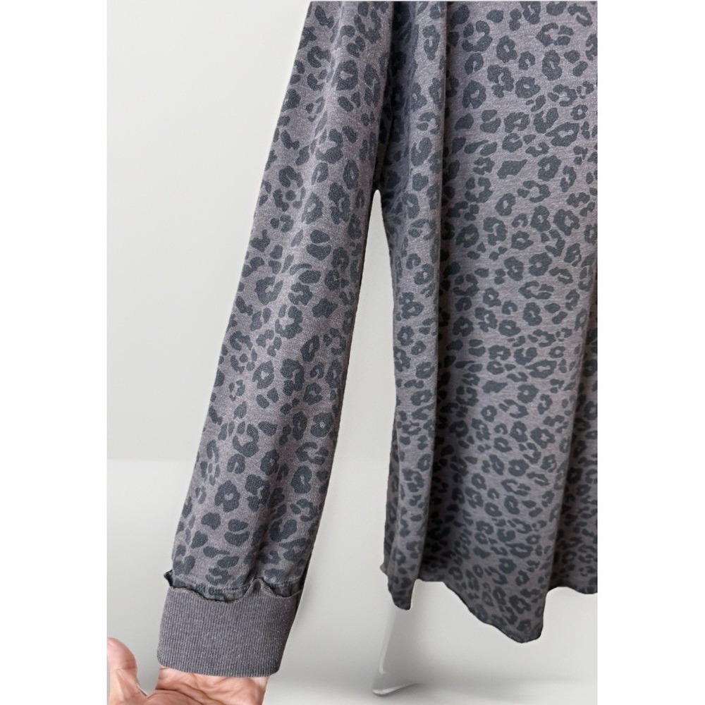 Z Supply V-Neck Weekender Top Black Gray Leopard Print Comfy Sweater Size Large - Picture 3 of 9